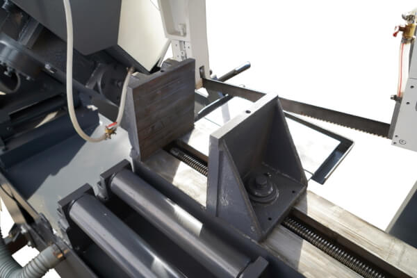 Полуавтоматический ленточнопильный станок METAL MASTER BSM-400 SAF