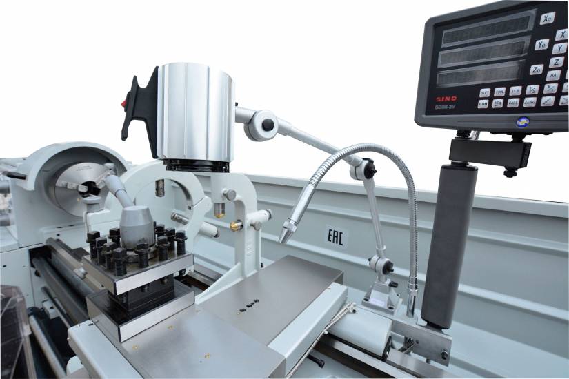 В стандартную комплектацию входят: система подачи СОЖ и станочный светильник местного освещения.