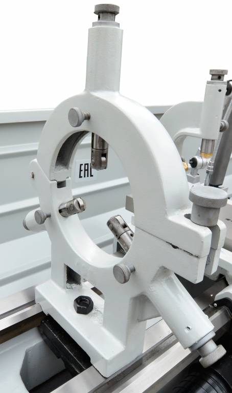 Станок «в базе» комплектуется подвижным и неподвижным люнетами.