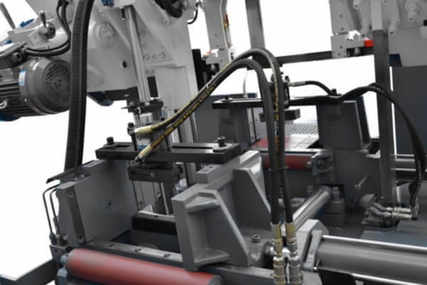 Автоматический двухколонный горизонтальный ленточнопильный станок Metal Master MSK-300