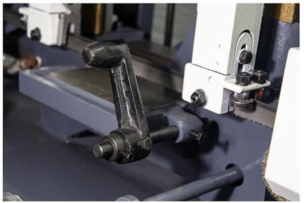 Ленточнопильный двухколонный станок Metal Master MGH-500E